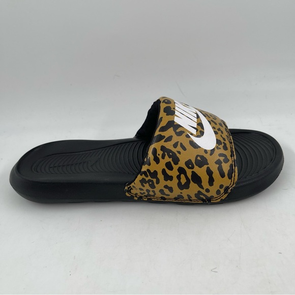 NEW! Nike Women’s Victori One Leopard Print Slides Sandals - Size 6 - Picture 1 of 11